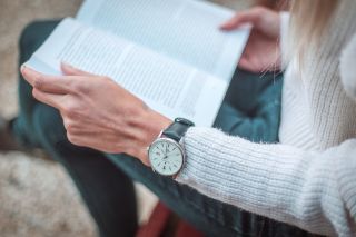 Čas na sebe. Minimalismus, elegance a klidné chvíle s knihou v ruce. Dámský model Monprunier pro ty, které vědí, že styl...